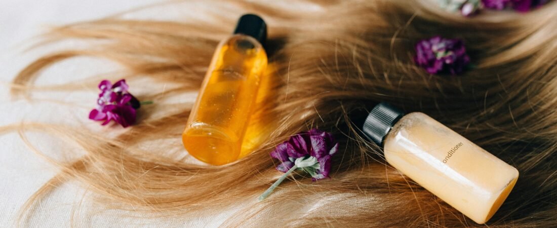 Rajeunir ses cheveux : Conseils et produits pour vitalité