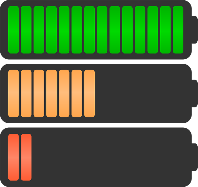 Trois icônes de niveau de batterie : une batterie verte pleine, une batterie orange à moitié chargée, et une batterie rouge presque vide.