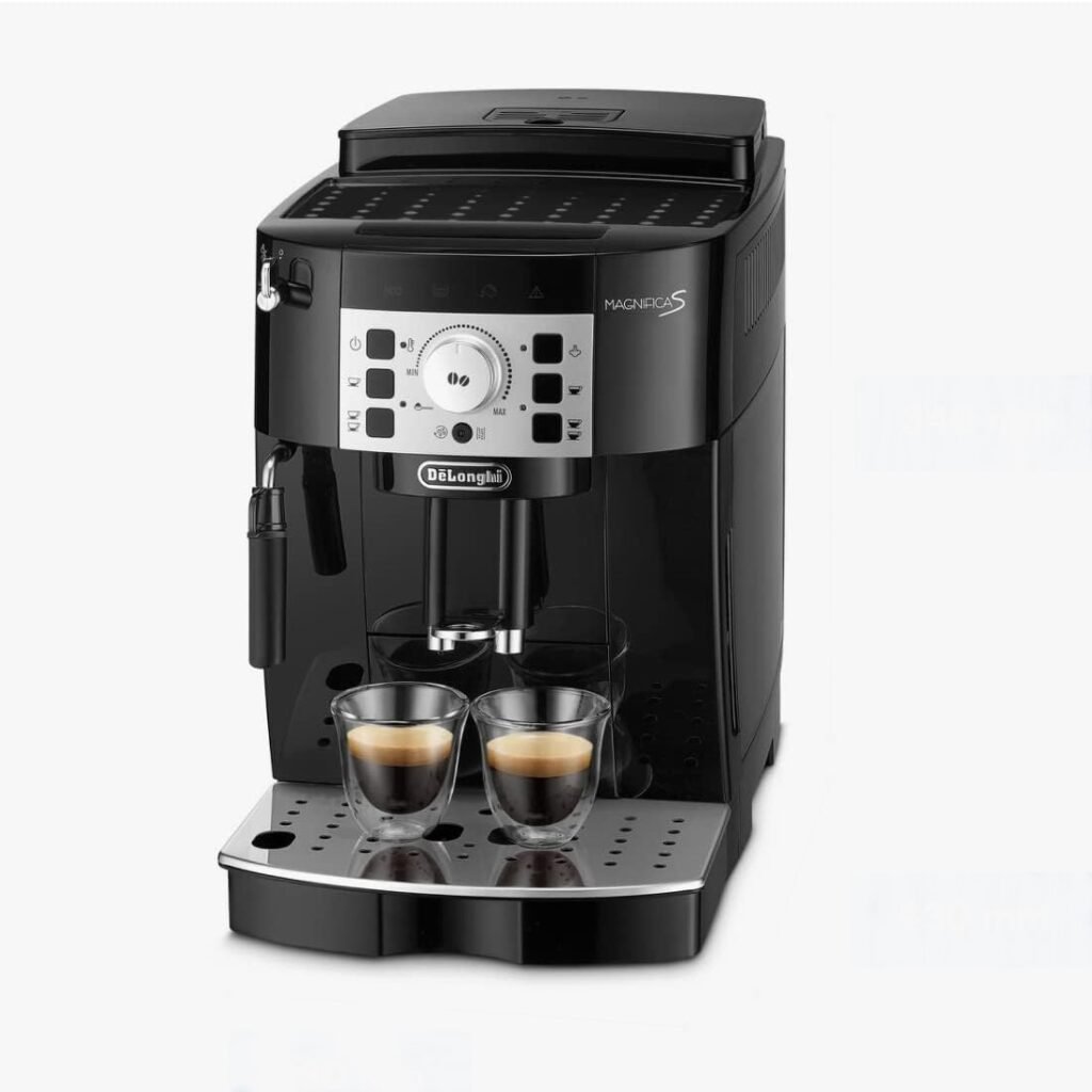 Machine à café grain broyeur De'Longhi Magnifica préparant espresso