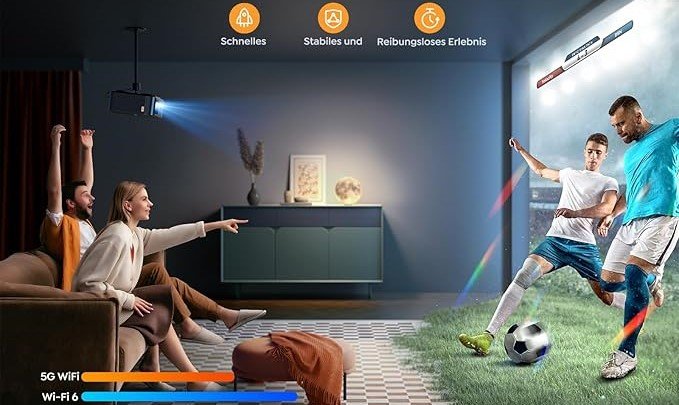 Projecteur home cinéma 4K WiFi 6 : cadeaux tech couple, couple sur canapé regardant un match de football géant projeté sur le mur du salon.