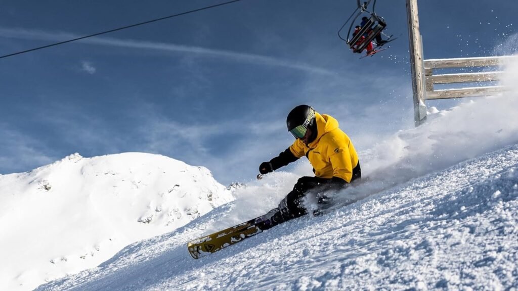 Skieur débutant dévalant une piste verte avec ses skis Rossignol Arcade 78